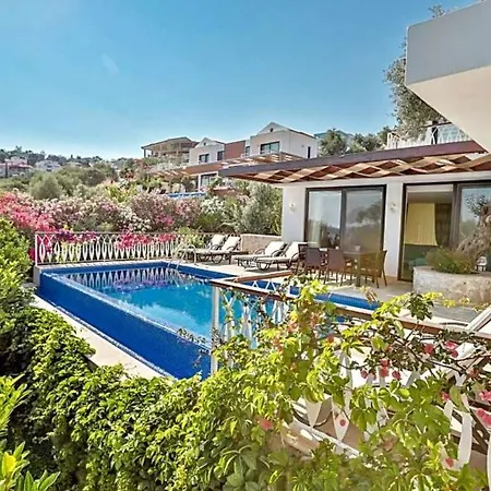 Villa Sleeps 6 Pool Air Con Wifi
