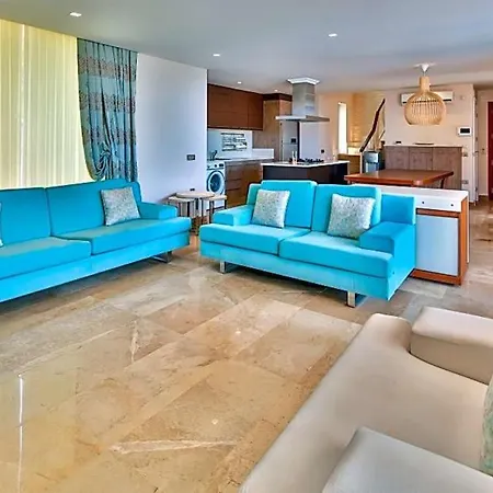 Villa Sleeps 6 Pool Air Con Wifi *
