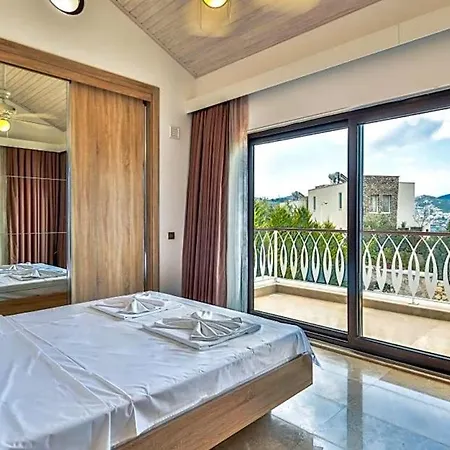 Villa Sleeps 6 Pool Air Con Wifi *