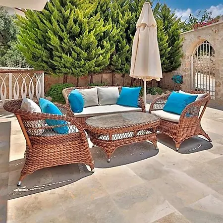 Villa Sleeps 6 Pool Air Con Wifi *