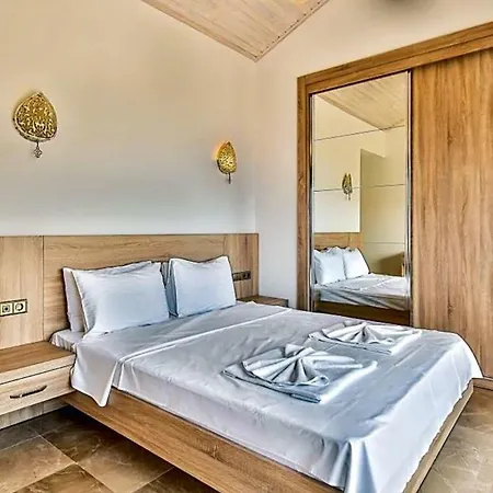 Sleeps 6 Pool Air Con Wifi Villa