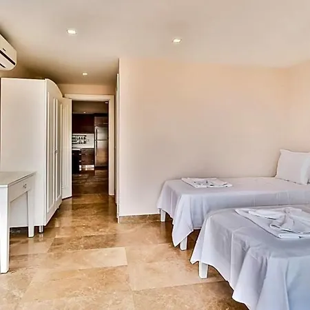 Villa Sleeps 6 Pool Air Con Wifi *