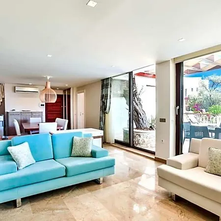Sleeps 6 Pool Air Con Wifi *