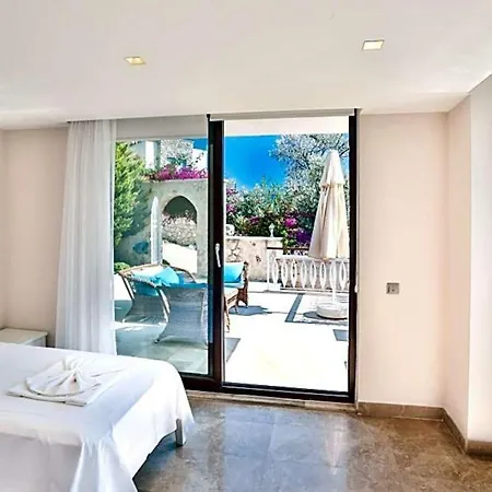 Villa Sleeps 6 Pool Air Con Wifi