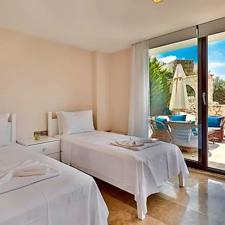 Sleeps 6 Pool Air Con Wifi *