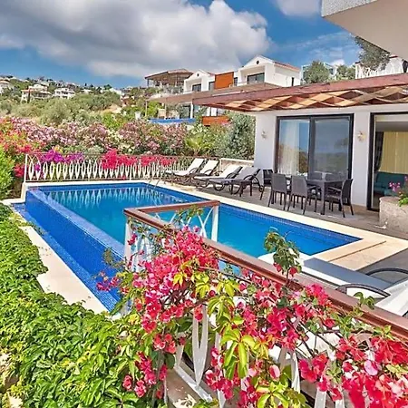 Sleeps 6 Pool Air Con Wifi