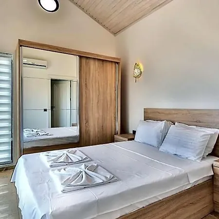 Sleeps 6 Pool Air Con Wifi